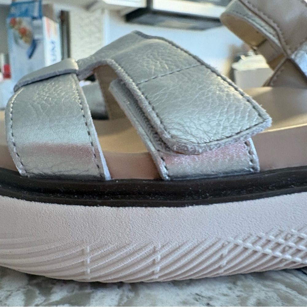 Vionic Women's Metallic Silver Sandals - Picture 6 of 10
